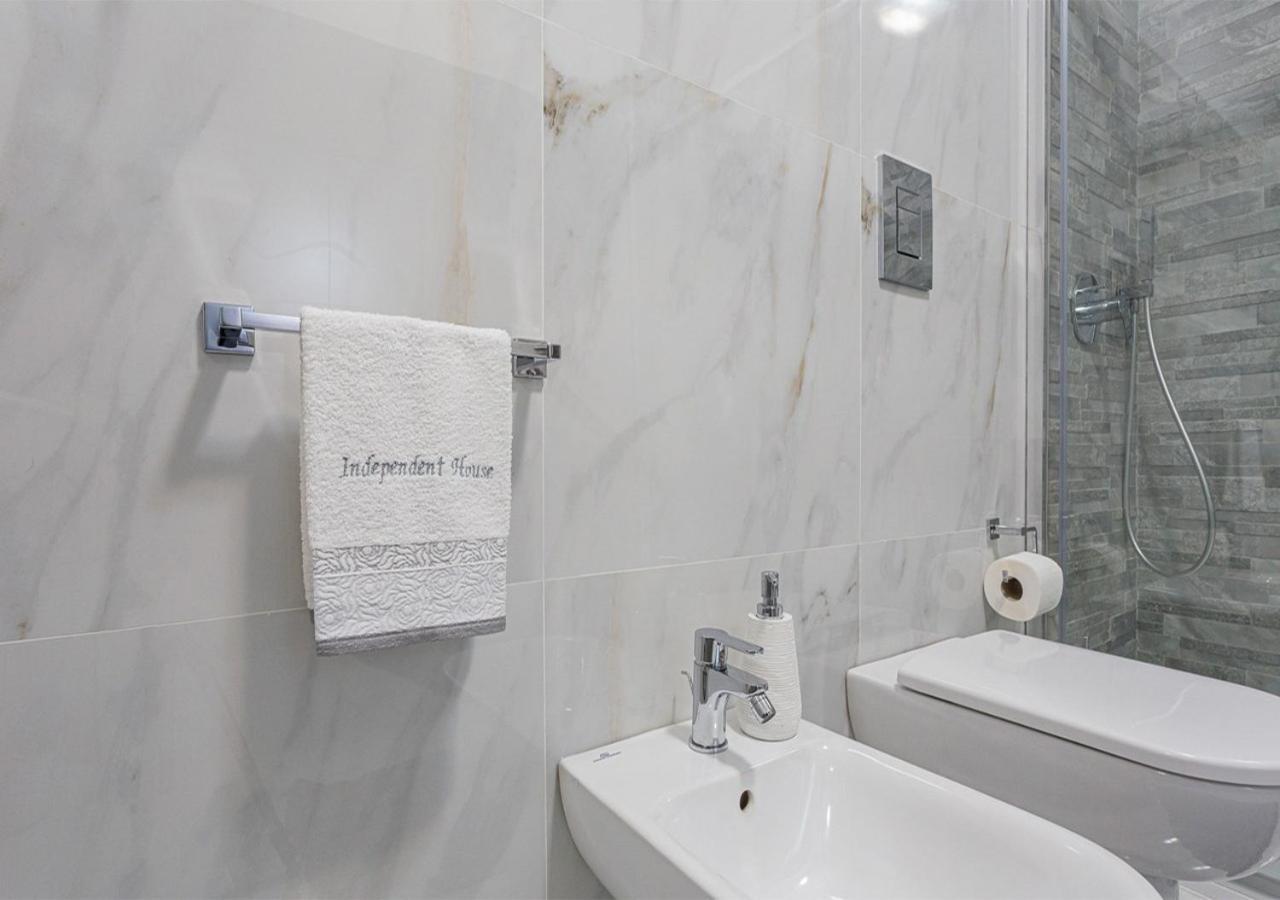 Independent House 51 Apartment เนเปิลส์ ภายนอก รูปภาพ
